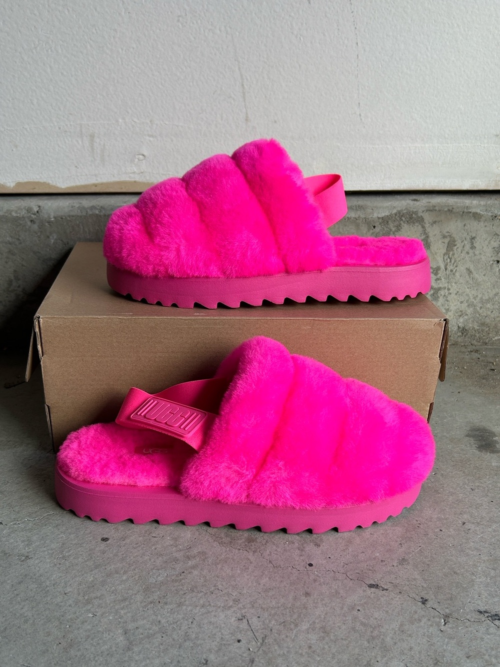 UGG Super Fluff Womens Slippers Pink Size 8 Nwt